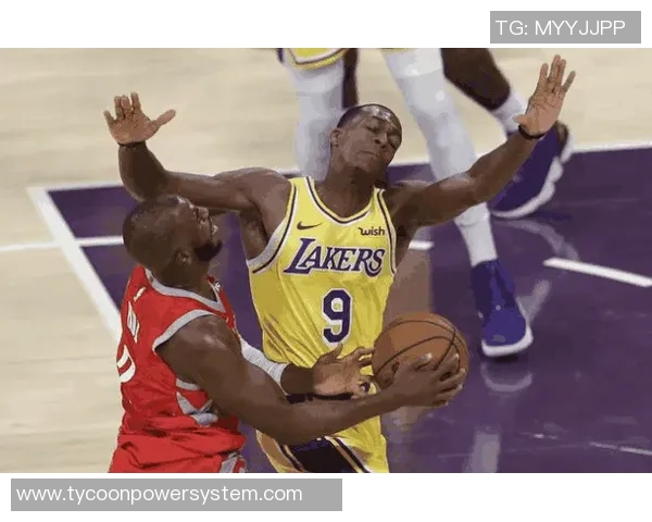 火箭队与湖人队激烈对抗瞬间精彩照片回顾